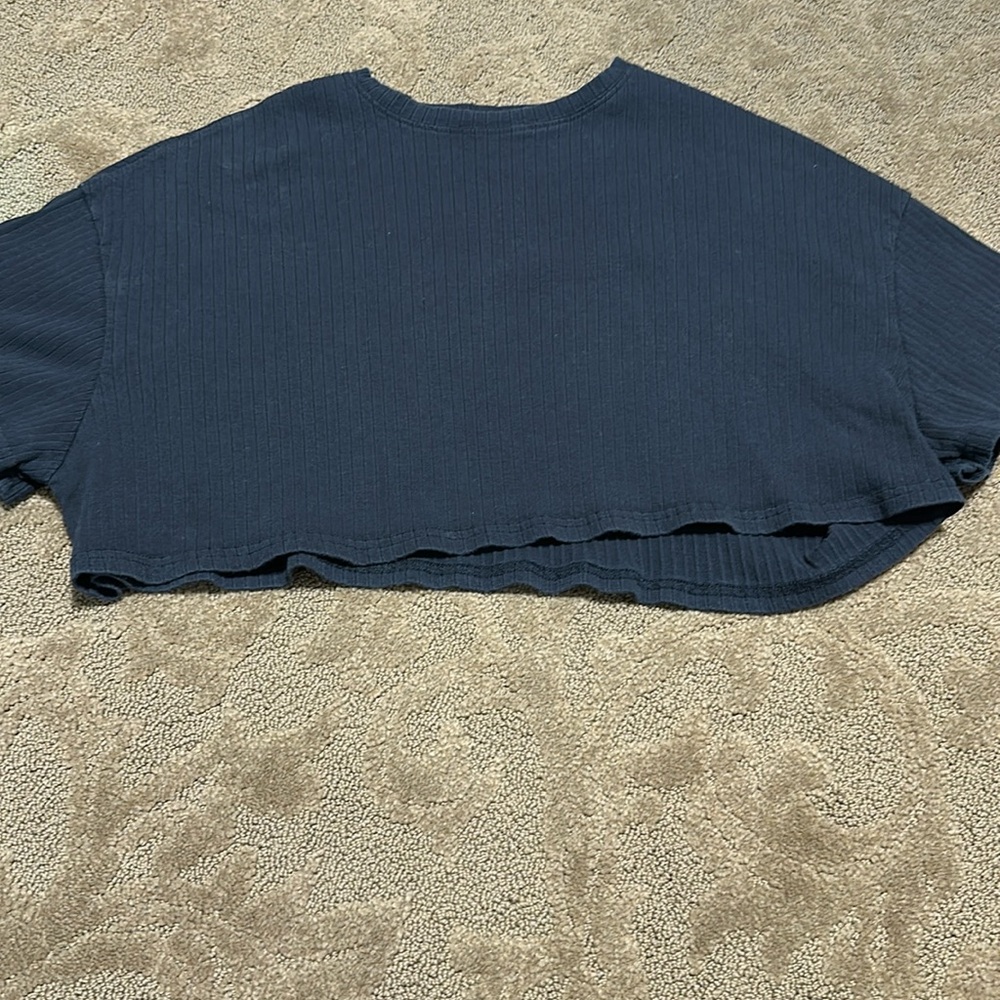 black crop tee